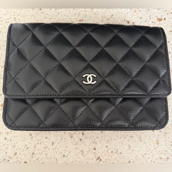 CHANEL Petite Maroquinerie black quilted wallet on a chain - Picture 6 of 15